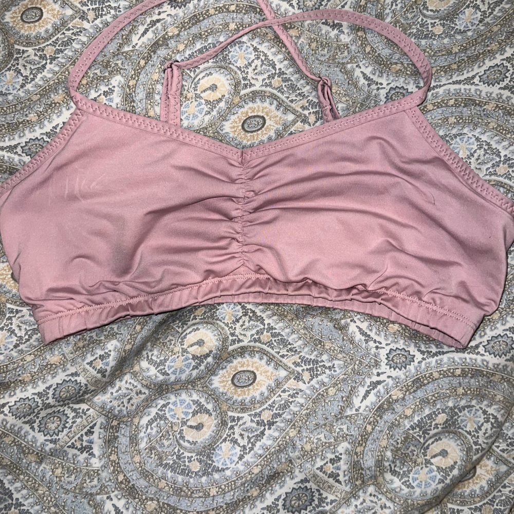 Handful sports bra in pink, adjustable criss-cross straps